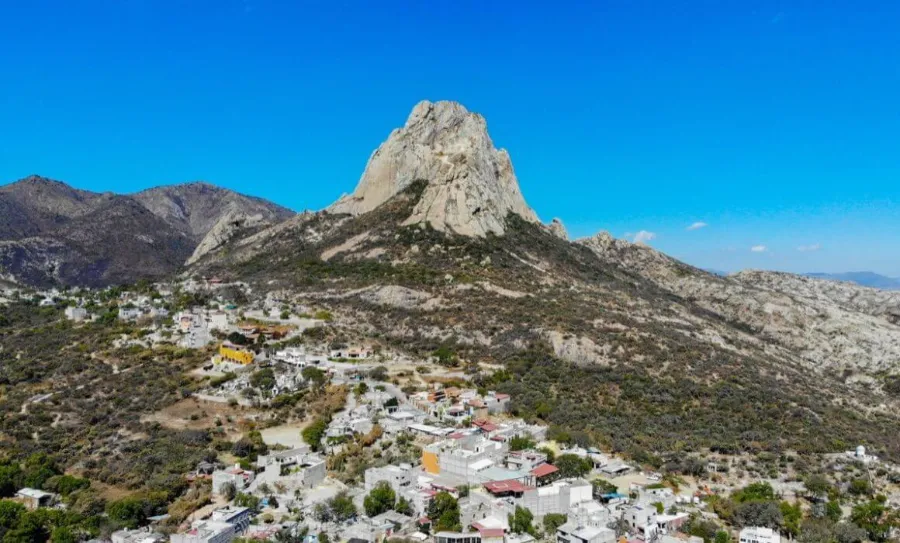 Lee más sobre el artículo Peña de Bernal, majestuoso monolito de México