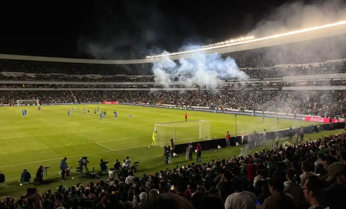 Lee más sobre el artículo Asistieron 32 mil personas al partido de México vs Islandia