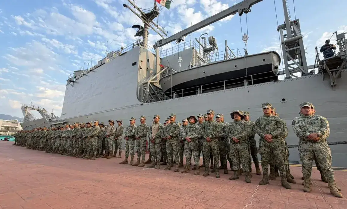 Lee más sobre el artículo Arriba a Puerto Vallarta buque con 103 marinos para reforzar seguridad