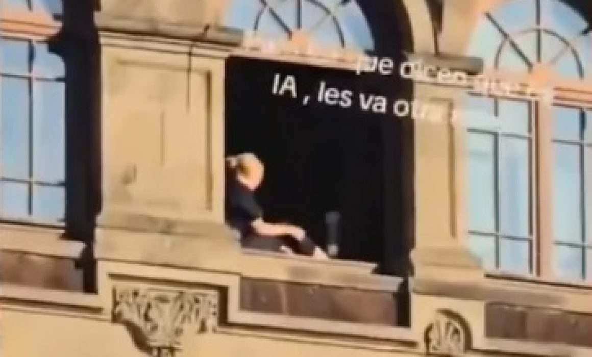 Lee más sobre el artículo ¿No que era IA?; confirma Sheinbaum presencia de mujer en ventana de PN