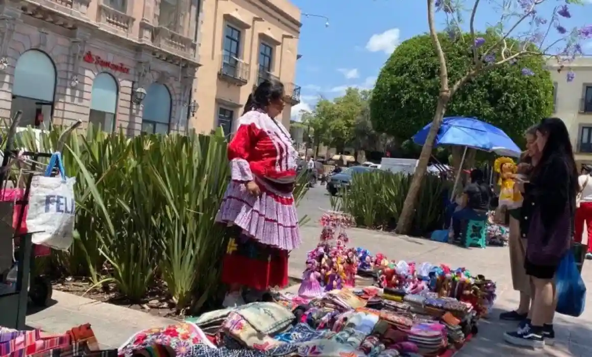 Lee más sobre el artículo Otorgan 527 permisos para comercio en vía pública durante Días Santos
