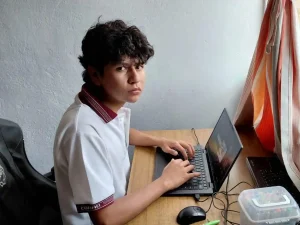Lee más sobre el artículo Estudiante del COBAQ obtiene medalla de plata en Olimpiada Mexicana de IA