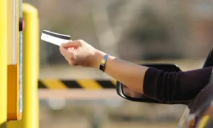 Lee más sobre el artículo Avanza reforma para eliminar validación de boletos en estacionamientos de plazas