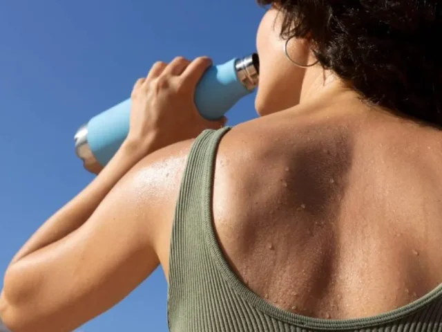 Cierran escuelas y se desatan incendios por ola de calor en Europa