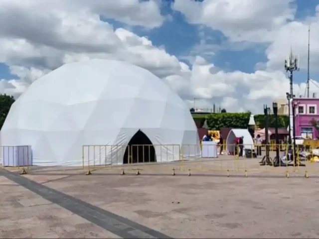 Instalan Domo Inmersivo en Plaza Fundadores para el Querétaro Experimental