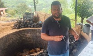 Lee más sobre el artículo IEPS: la brecha fiscal que ahoga al mezcal artesanal michoacano.
