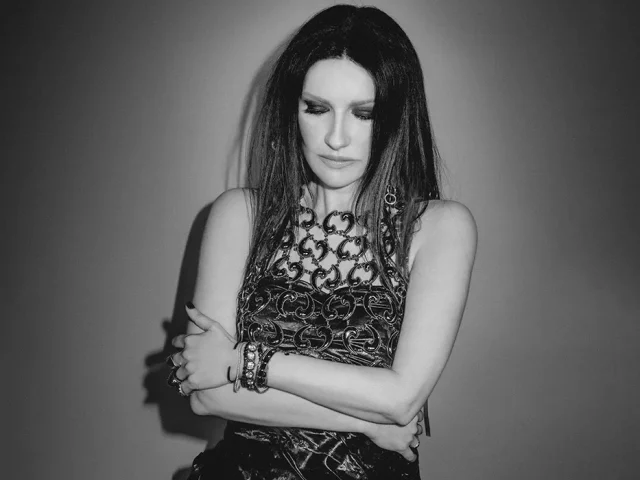 Laura Pausini presenta Mientes
