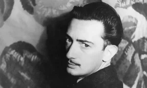 Lee más sobre el artículo Roban en Francia libro único de El Apocalipsis diseñado por Dalí