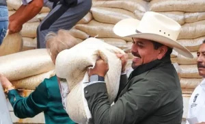 Lee más sobre el artículo Pedro Escobedo apoya a 500 productores afectados por clima